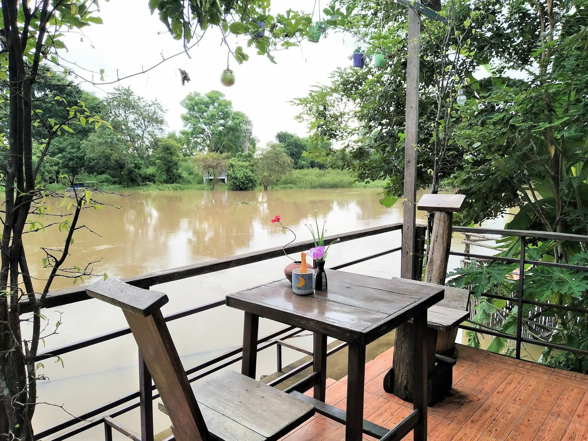 Ausgust Riverside Resort Prachinburi Exterior foto