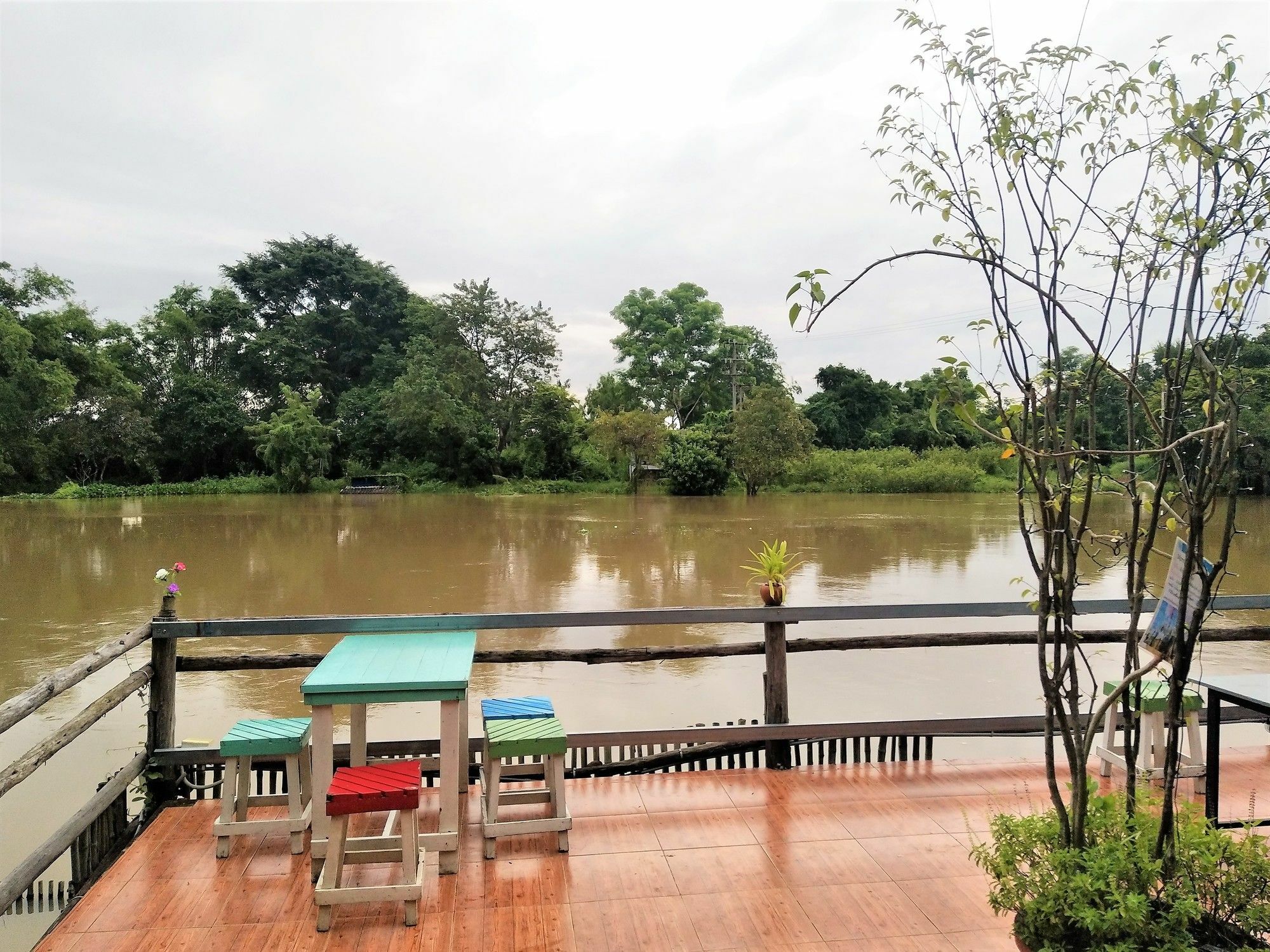 Ausgust Riverside Resort Prachinburi Exterior foto